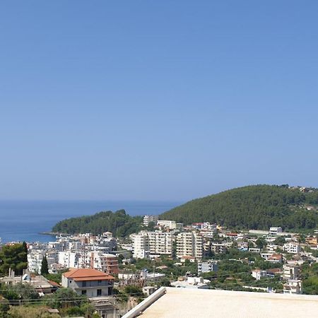 Family Apartments Himara Bagian luar foto