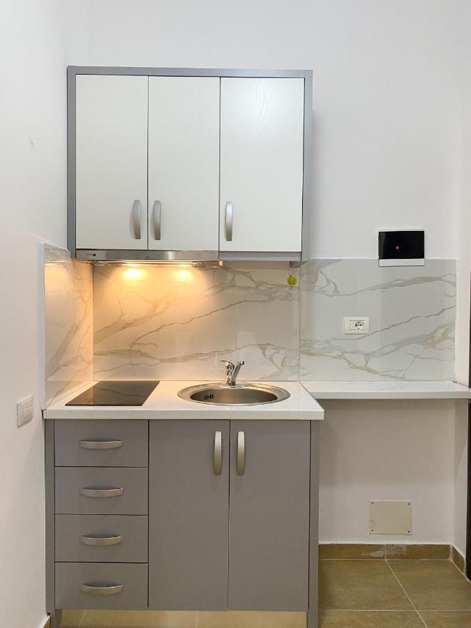 Family Apartments Himara Bagian luar foto