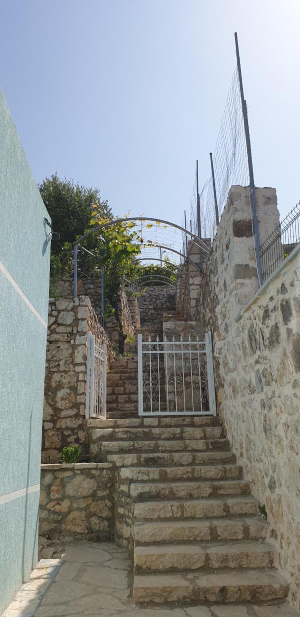 Family Apartments Himara Bagian luar foto